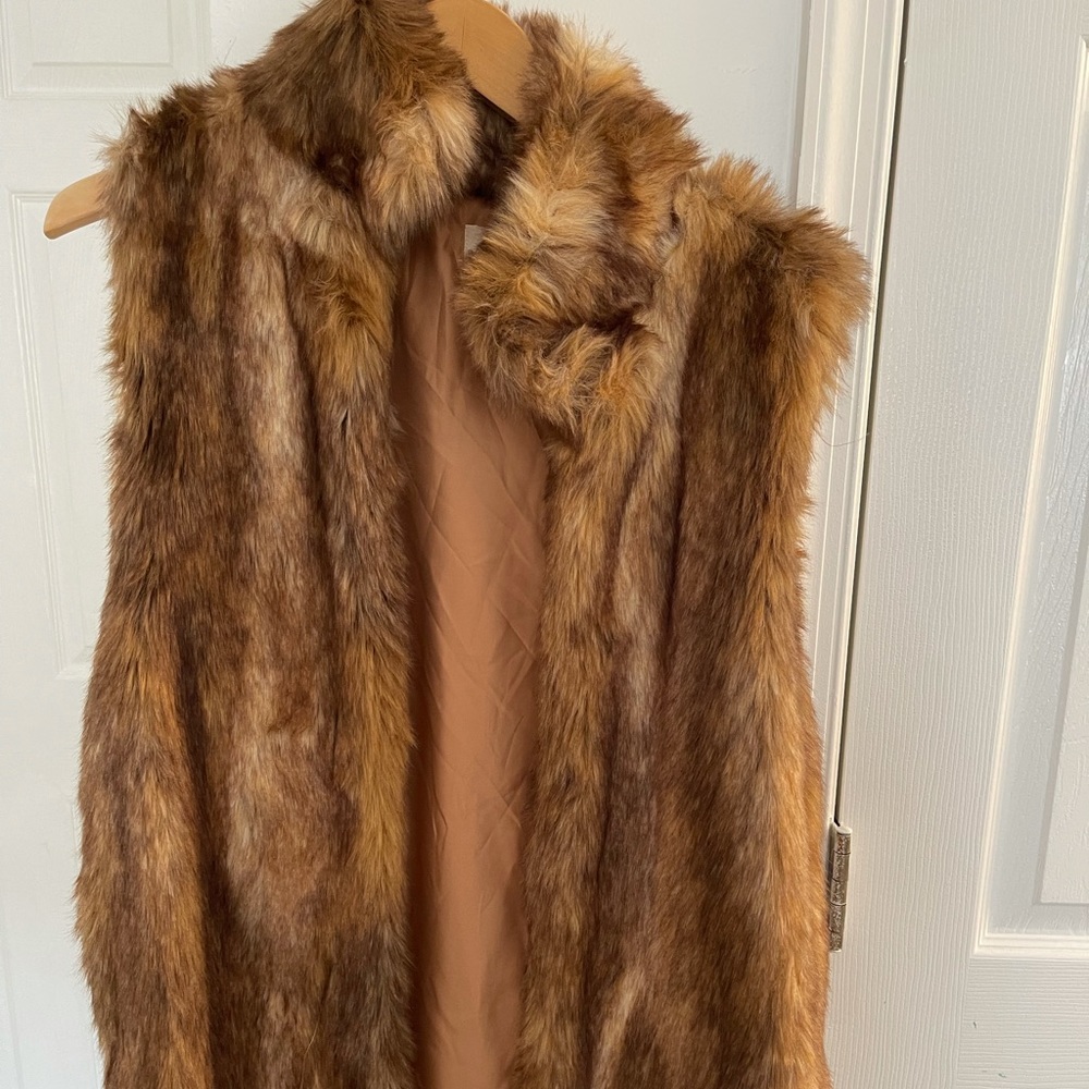 Fake fur vest size M NWOT